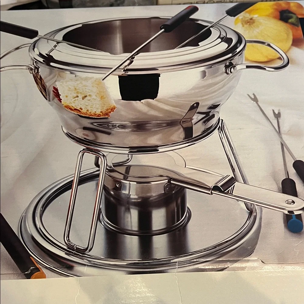 Copco Stainless Steel Fondue Set with 6 Black Handled forks. Looks almost new